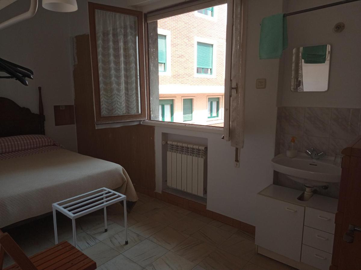 Pension Los Pinos Gijon Exterior photo